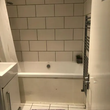 Room And Private Bathroom In The Whitehouse Londres Extérieur photo