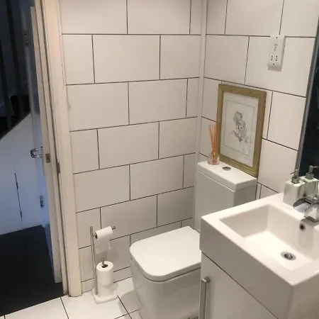 Room And Private Bathroom In The Whitehouse Londres Extérieur photo